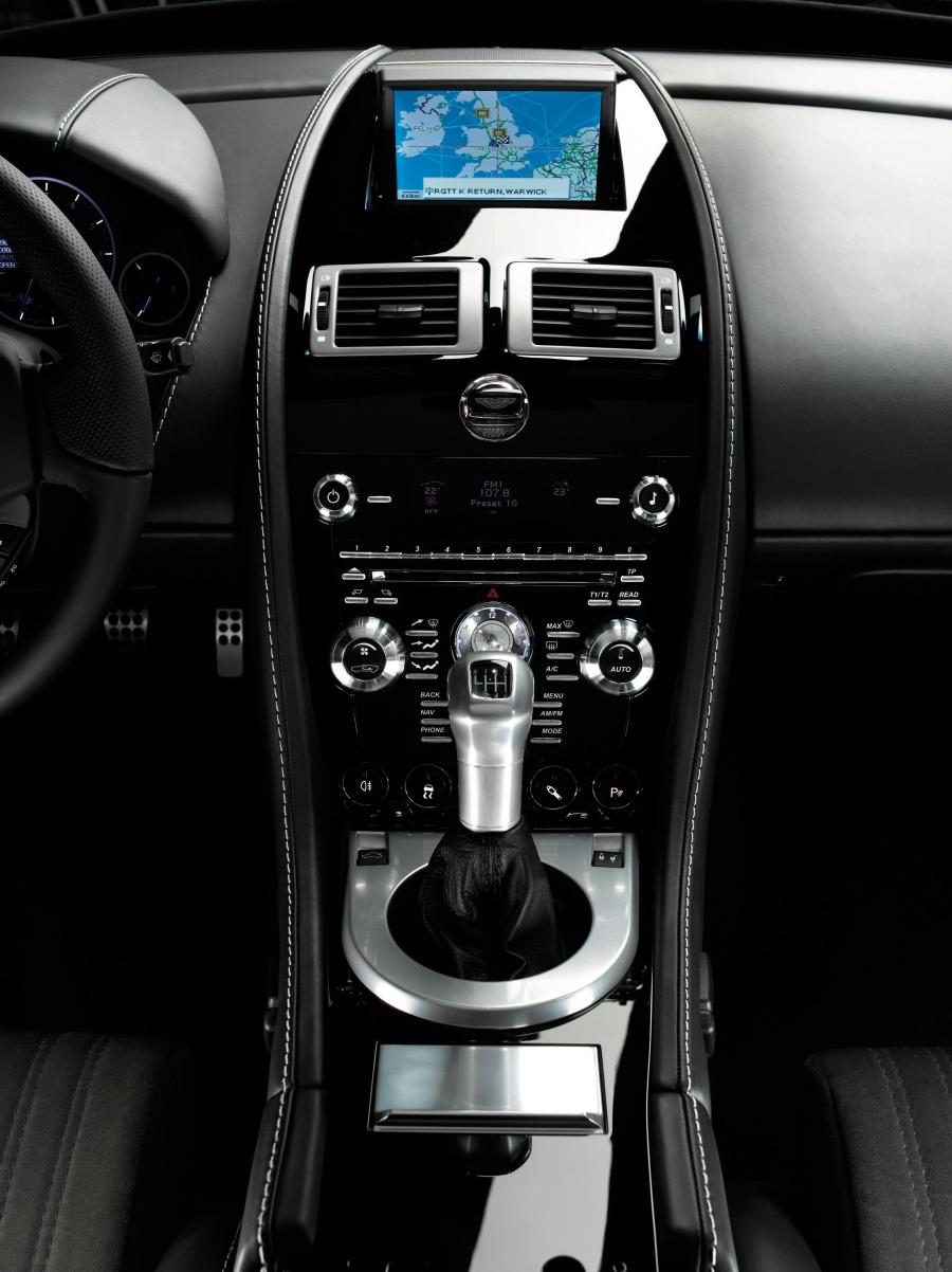 Детали интерьера Aston Martin DBS 2007 года  (WW) (фото 81 из 98)